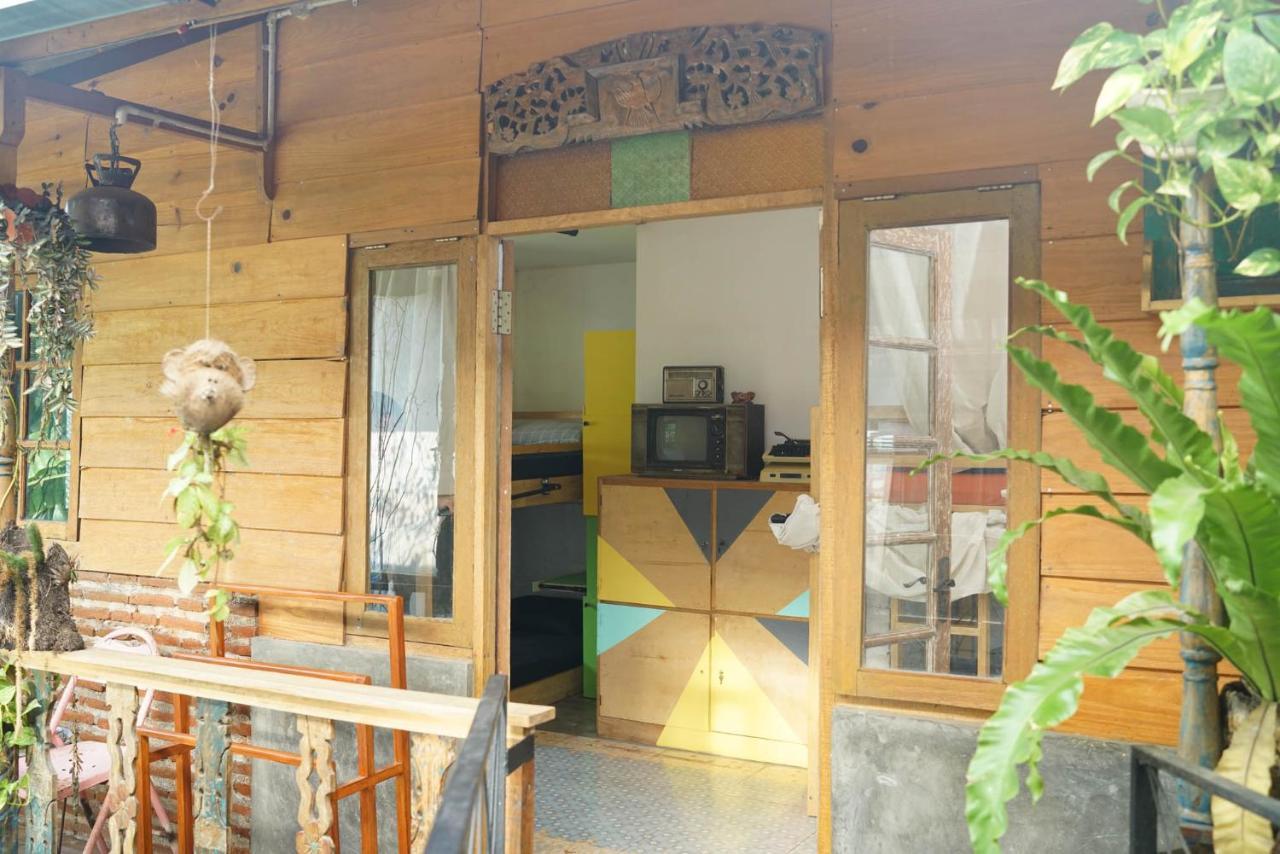 Happy House Bnb Bromo Backpacker Hotel Probolinggo Exterior photo