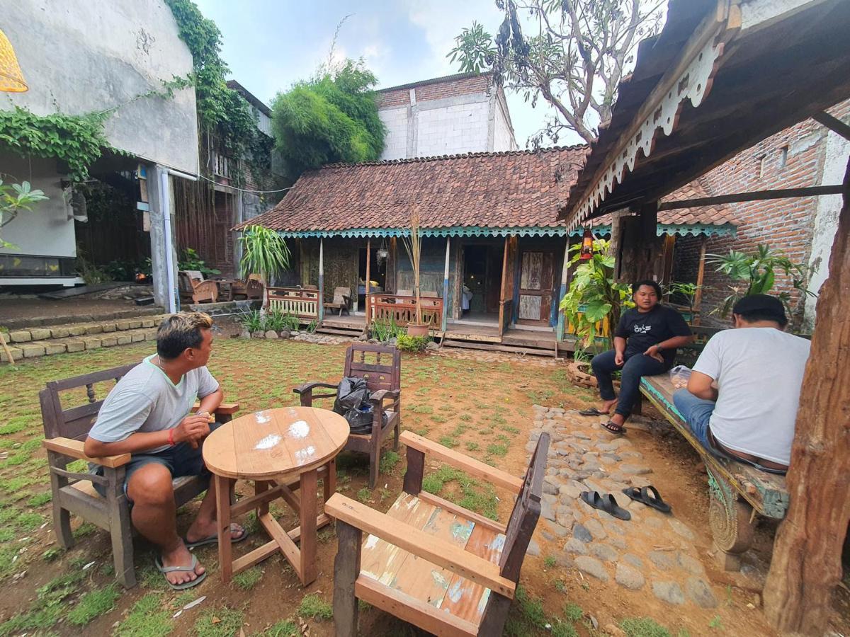 Happy House Bnb Bromo Backpacker Hotel Probolinggo Exterior photo